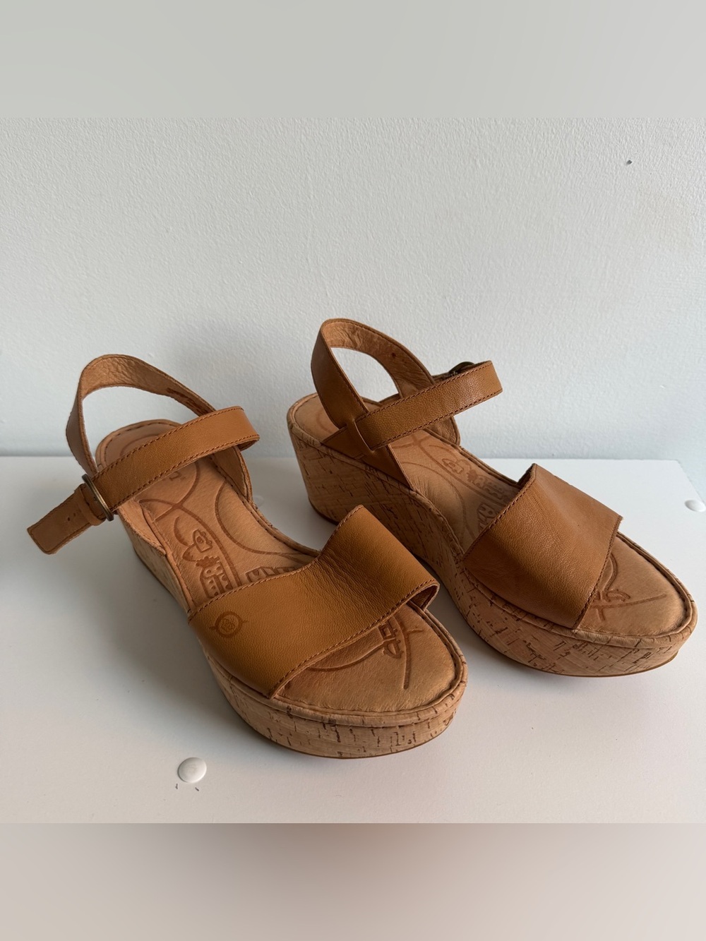 Like new Born Tan Leather Cork Wedge Sandals sz 8
